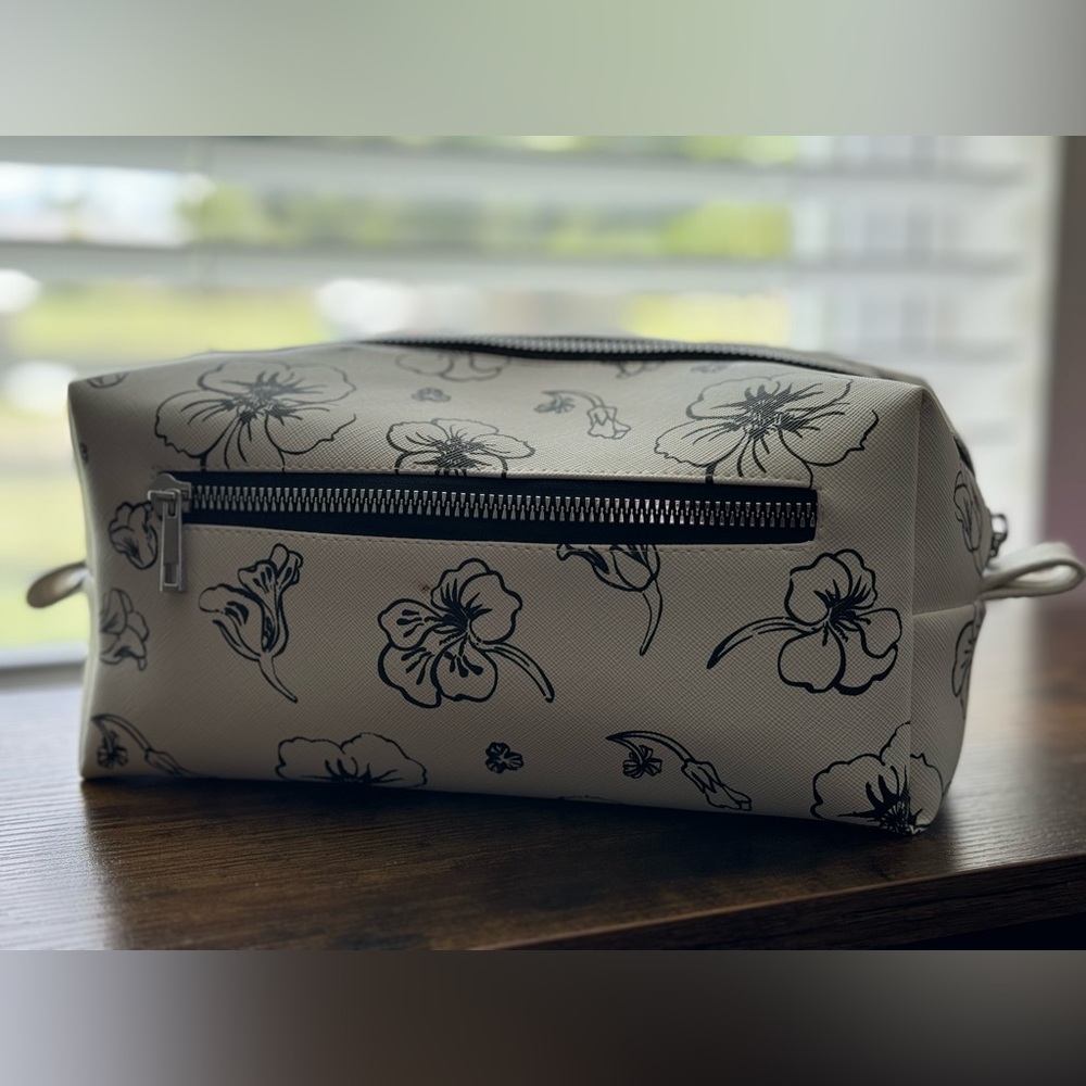 Makeup Case - Picture 4 of 6